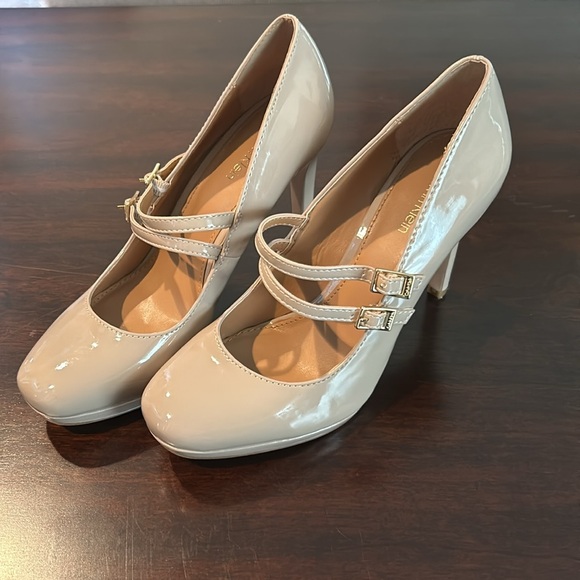 Calvin Klein Women’s Heel Cream baby pink color Size 6 Excellent condition - Picture 2 of 15